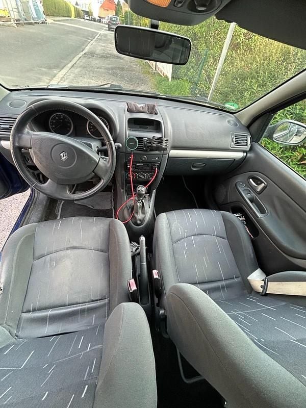 Second-hand Renault Clio II 2004 Albastru Hatchback