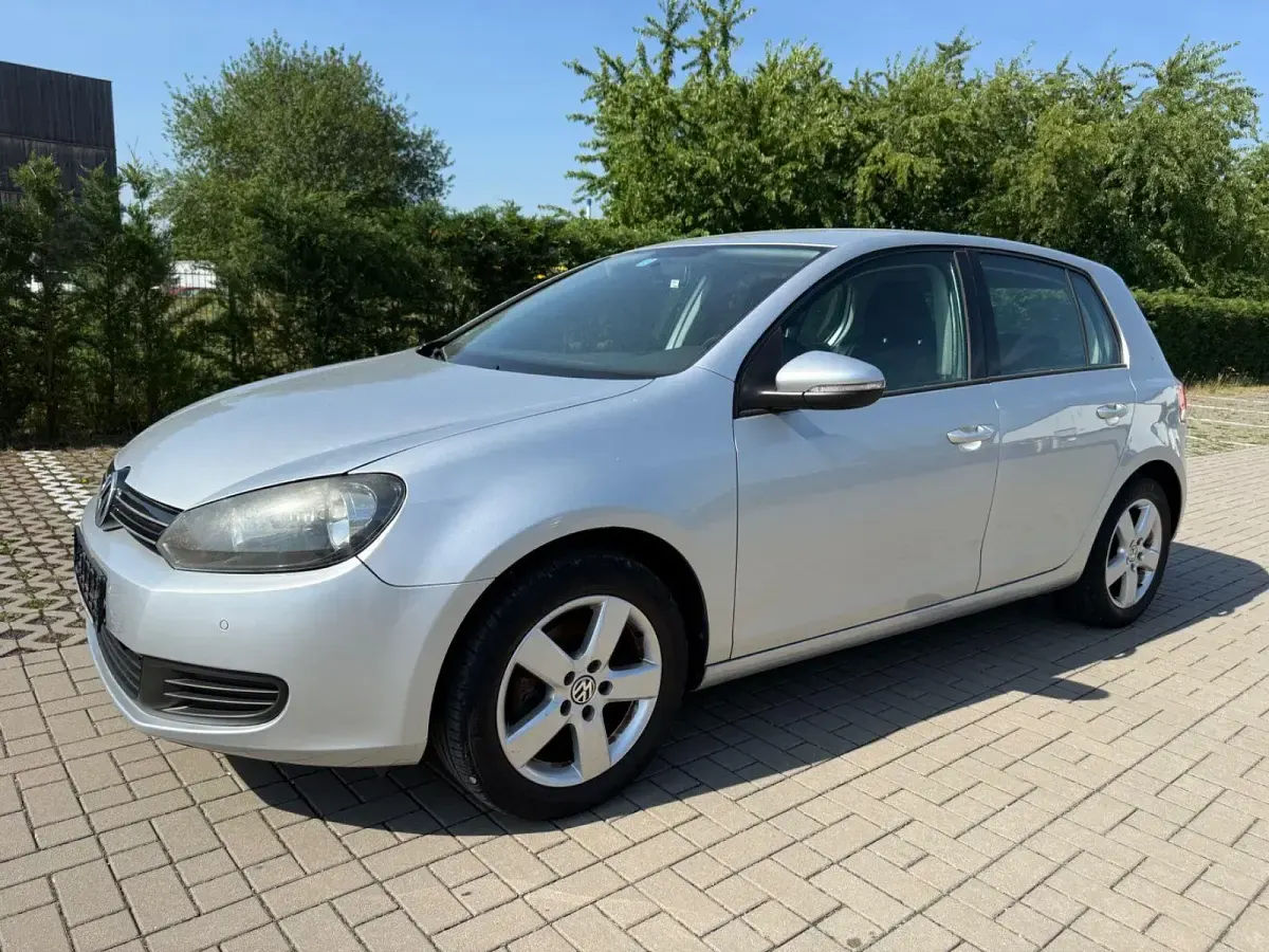 Gebraucht VW Golf VI Comfortline 105 PS (77 kW) 2010 Silber Kleinwagen
