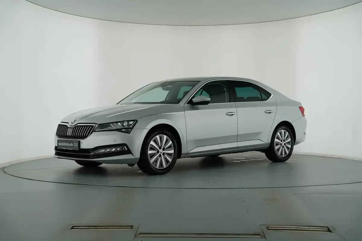 Gebraucht Skoda Superb Style 190 PS (139 kW) 2022 Brilliantsilber metallic Limousine