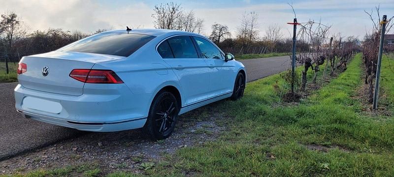 Gebraucht VW Passat Highline 150 PS (110 kW) 2015 Weiß Limousine