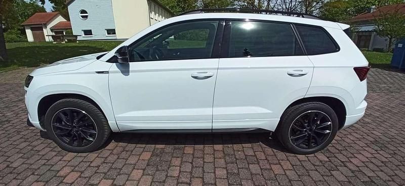 Gebraucht Skoda Karoq SportLine 150 PS (110 kW) 2023 Weiß SUV