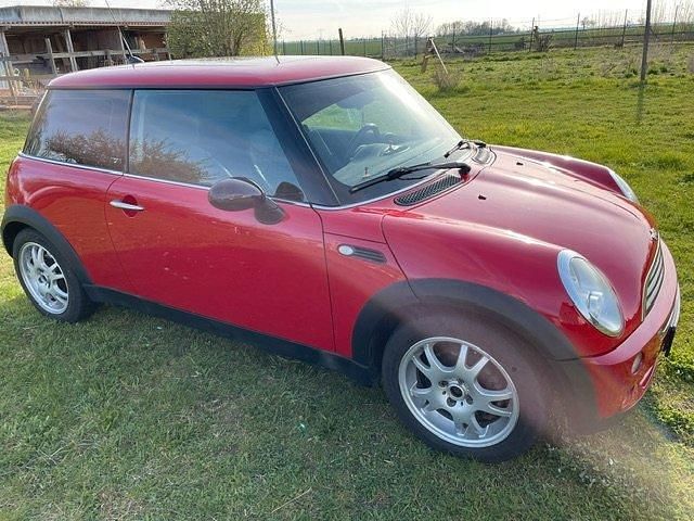 Usata Mini Cooper 90 CV (66 kW) 2006 Rosso Utilitaria
