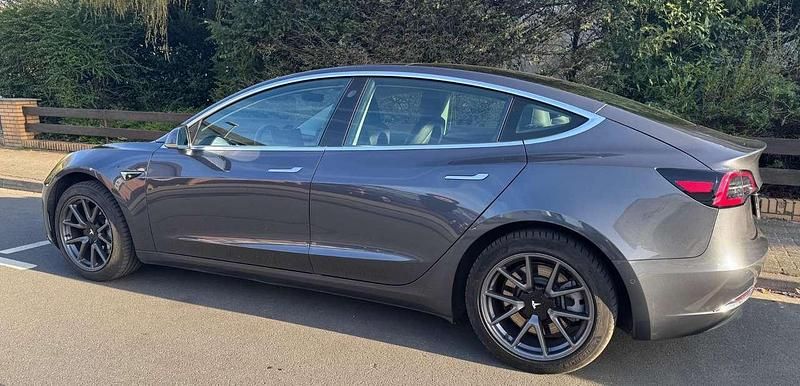 Occasion Tesla Model 3 Standard Range Plus 225 kW (306 ch) 2019 Berline