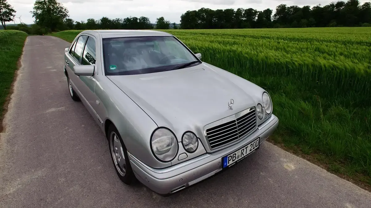 Gebraucht Mercedes E280 204 PS (150 kW) 1998 Silber Limousine