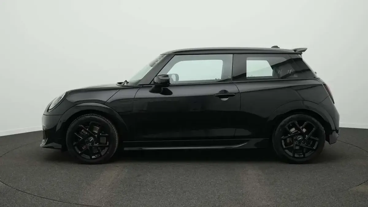 Używany Mini John Cooper Works 204 KM (150 kW) 2025 Czarny Hatchback