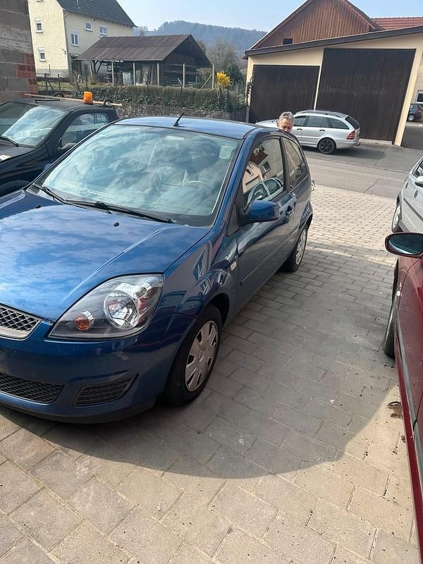 Gebraucht Ford Fiesta 70 PS (51 kW) 2008 Blau Kleinwagen