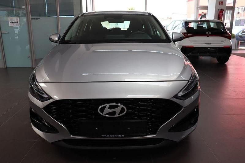 Neu Hyundai i30 101 PS (74 kW) 2025 Silber Kombi