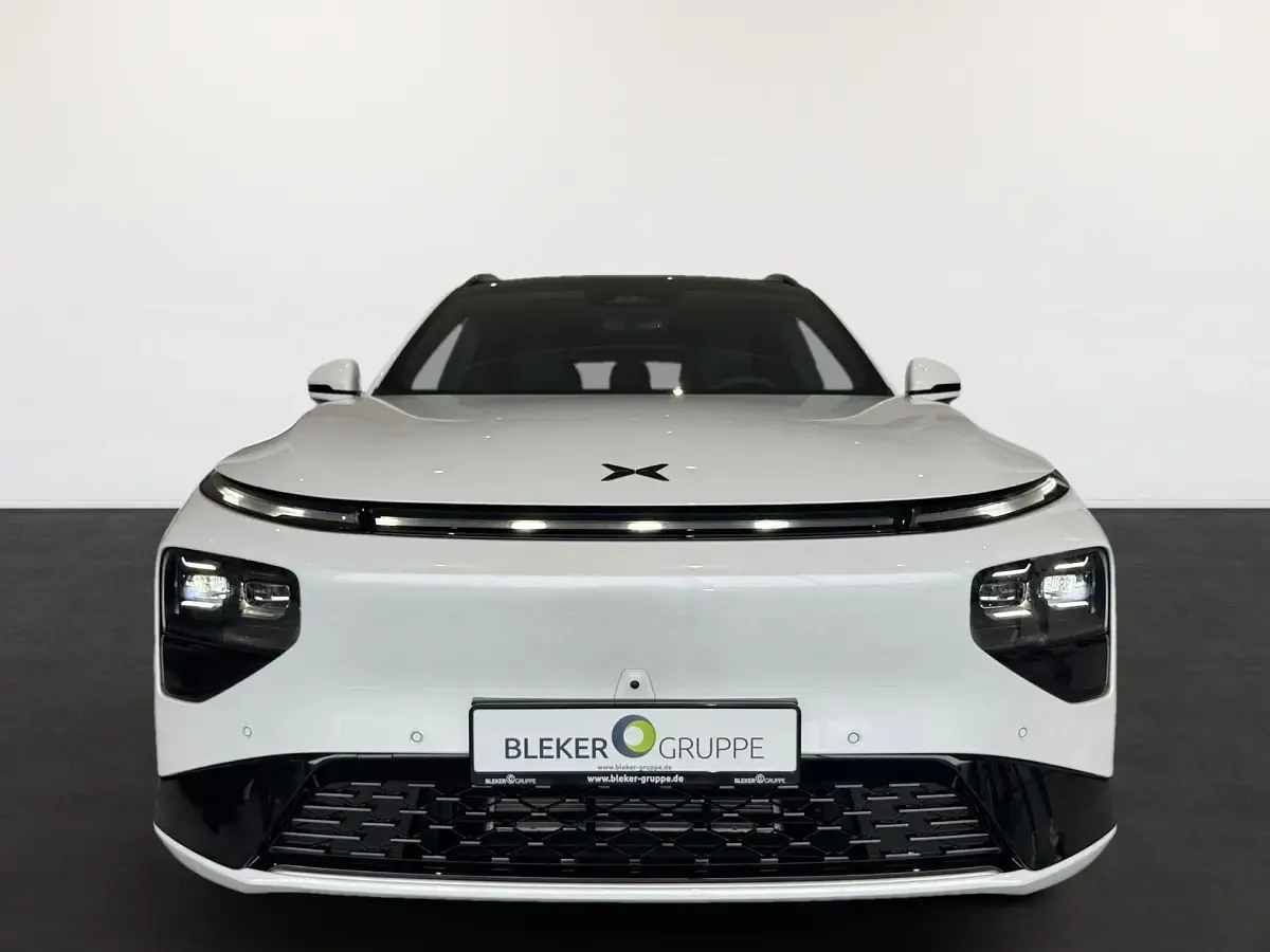 Neu XPENG G9 405 kW (551 PS) 2025 Arcticwhite SUV