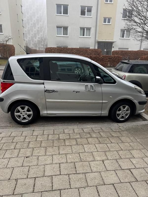 Gebraucht Peugeot 1007 88 PS (64 kW) 2007 Silber Van / Kleinbus
