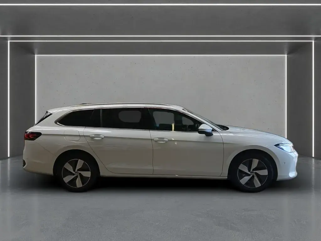 Gebraucht VW Passat 150 PS (110 kW) 2025 Weiß Kombi