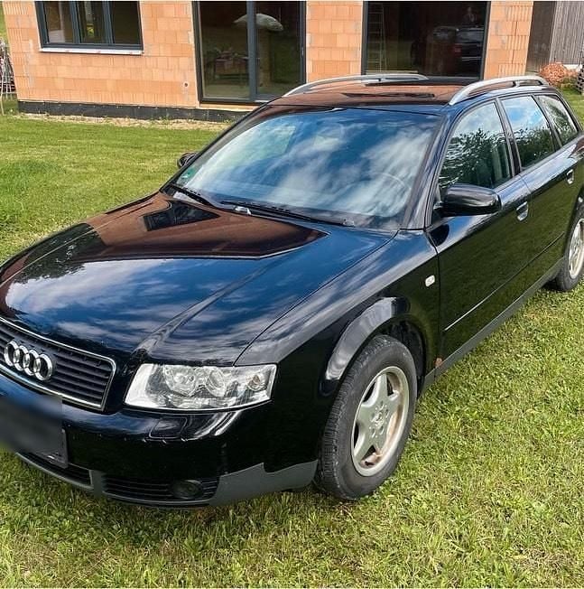 Schwarz Gebraucht 2002 Audi A4 Kombi | 1.299 € (Guter Preis) - Bild 1/4