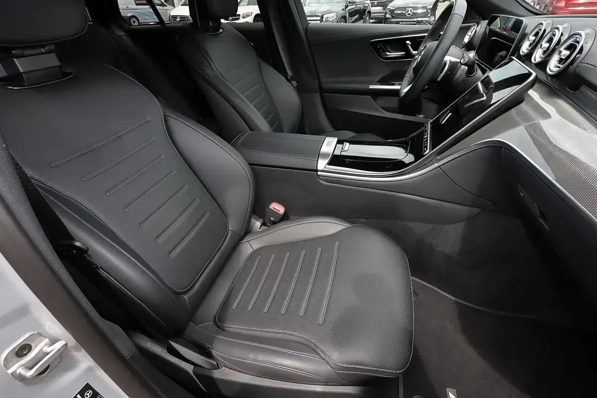 Gebraucht Mercedes C180 AMG 170 PS (125 kW) 2025 Hightechsilber metallic Kombi