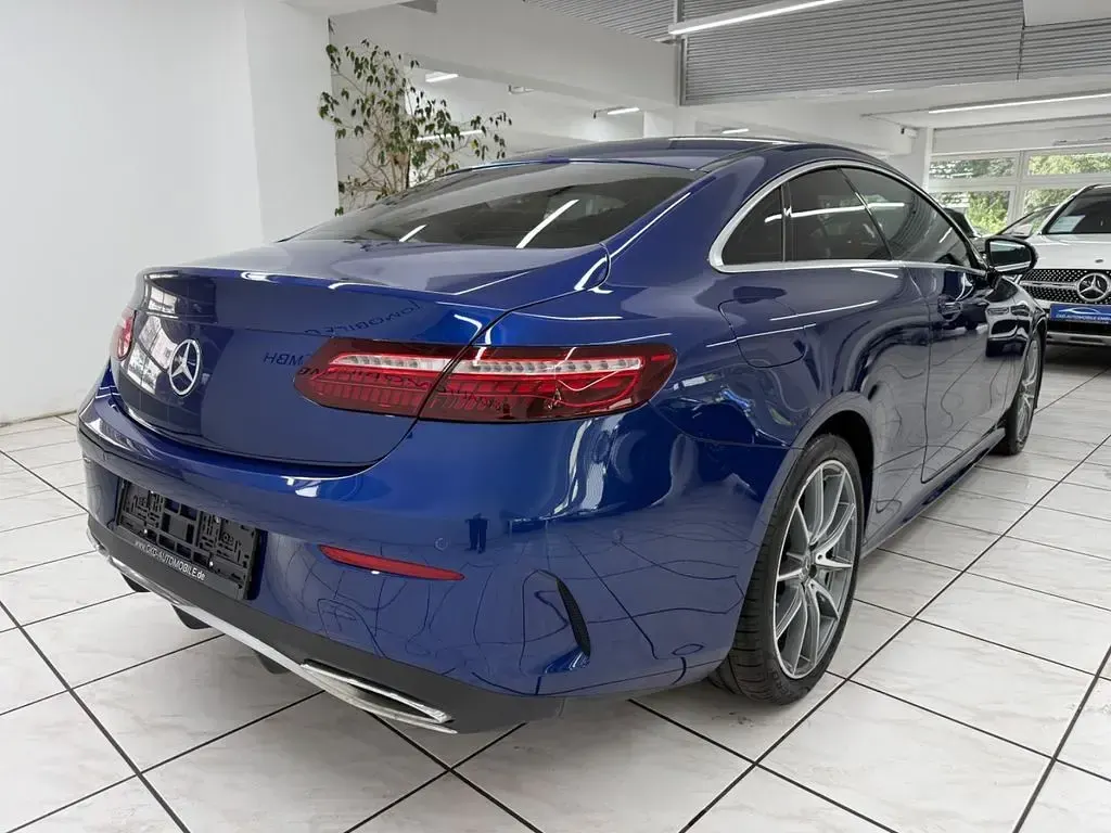 Gebraucht Mercedes E220 AMG line 194 PS (142 kW) 2021 Blau Coupé