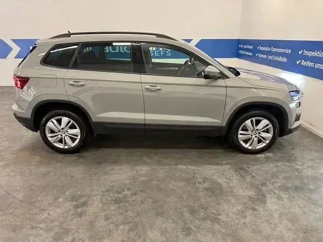 Gebraucht Skoda Karoq Selection 150 PS (110 kW) 2024 Grau SUV