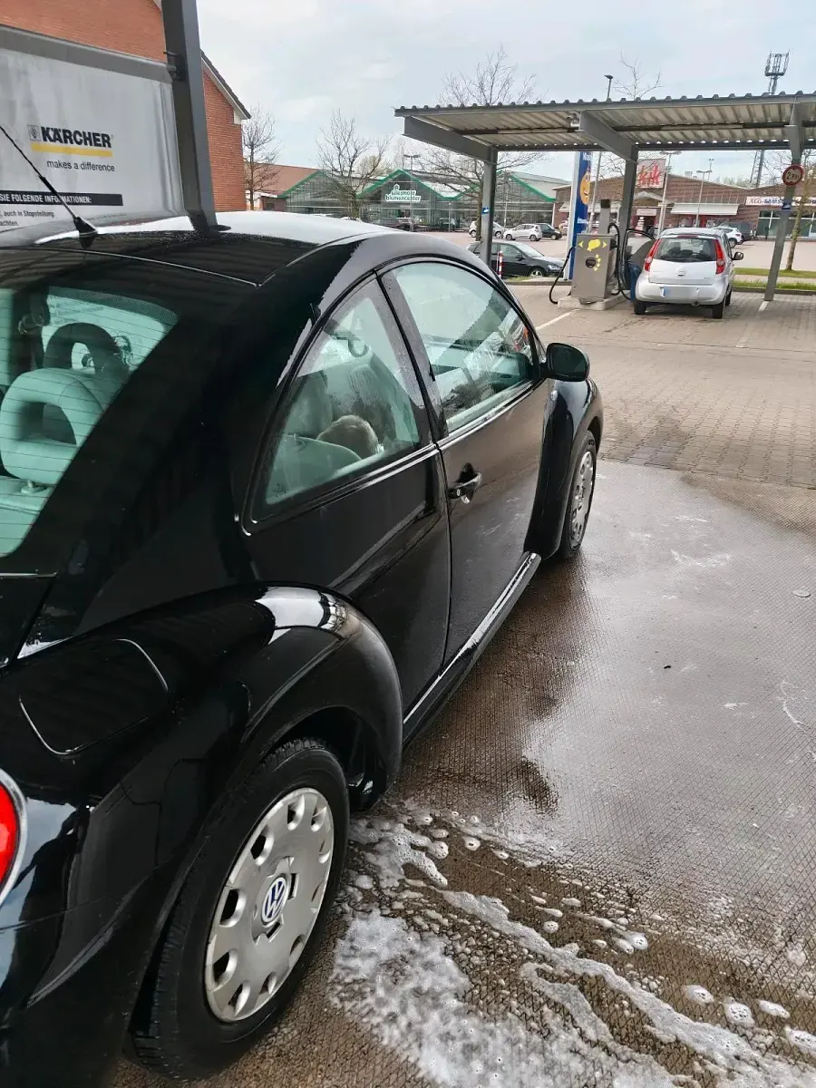 Gebraucht VW New Beetle 75 PS (55 kW) 2002 Schwarz Kleinwagen
