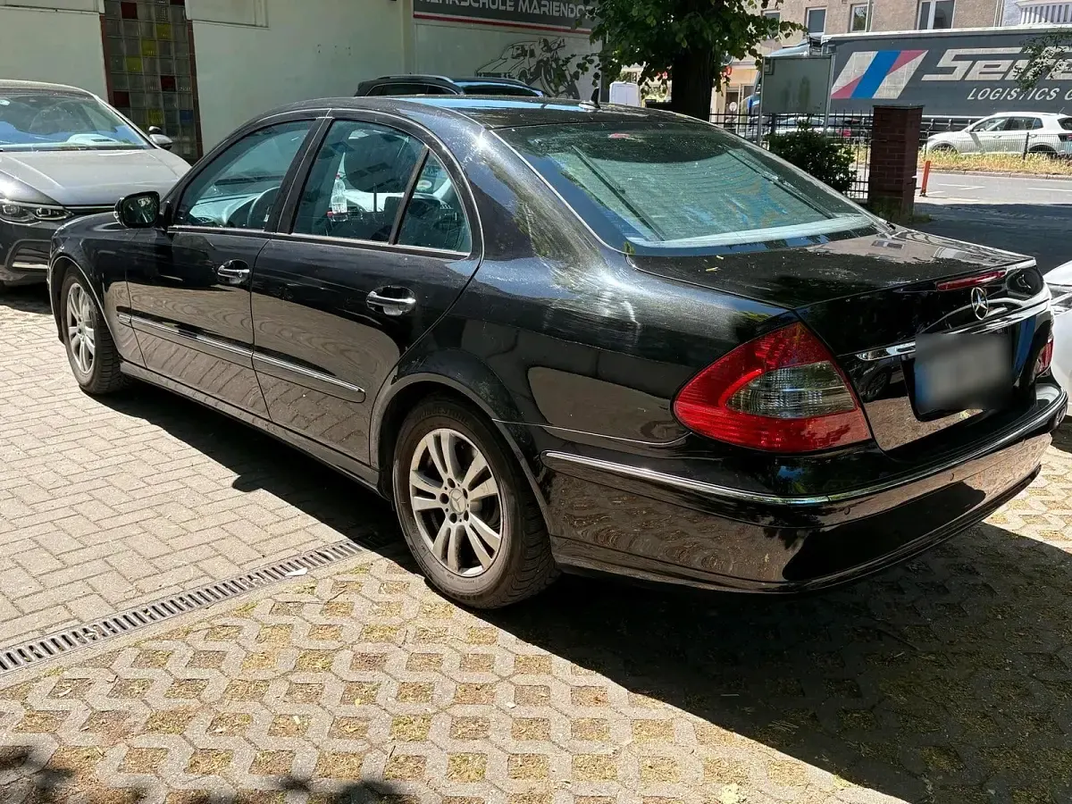 Gebraucht Mercedes E220 170 PS (125 kW) 2009 Schwarz Limousine