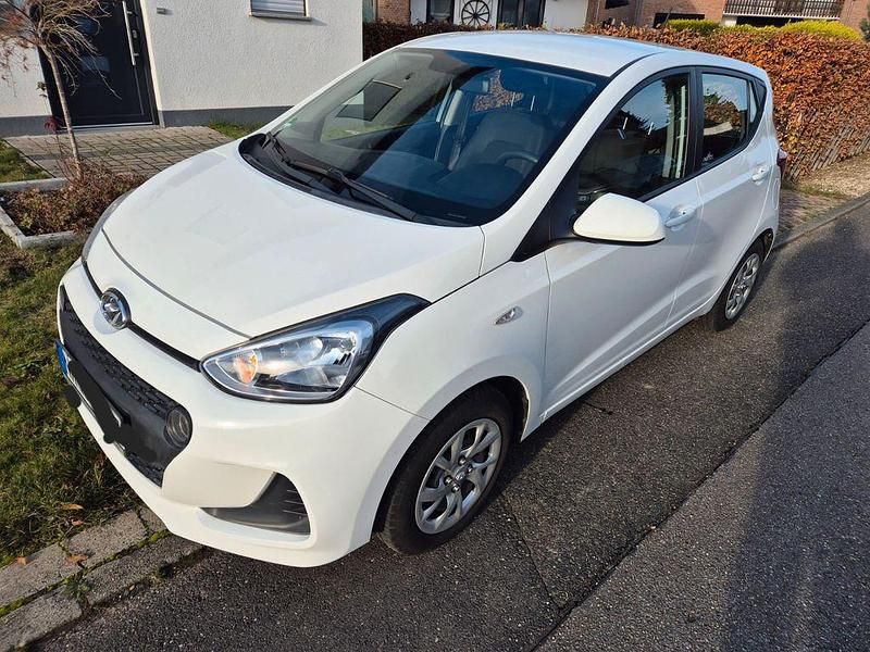 Weiß Gebraucht 2019 Hyundai i10 Select Kleinwagen | 11.600 € (Fairer Preis) - Bild 1/1
