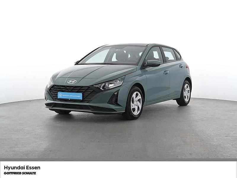 Gebraucht Hyundai i20 Select 79 PS (58 kW) 2025 Mangrove green / mic Kleinwagen