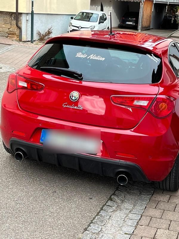 Rot Gebraucht 2016 Alfa Romeo Giulietta Limousine | 14.888 € - Bild 1/4