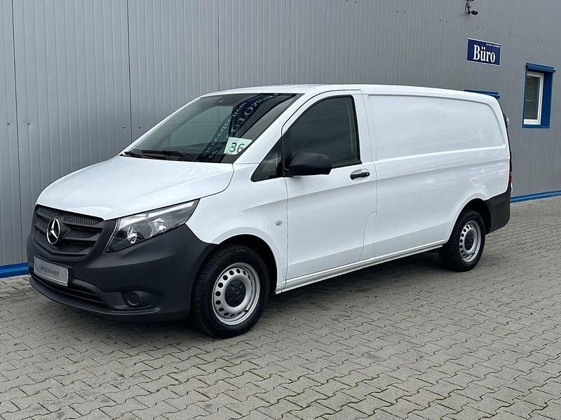 Weiß Gebraucht 2021 Mercedes Vito Van / Kleinbus | 27.499 € (Superpreis) - Bild 1/4
