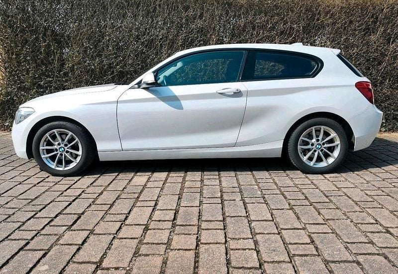 Gebraucht BMW 114 102 PS (75 kW) 2013 Weiß Kleinwagen