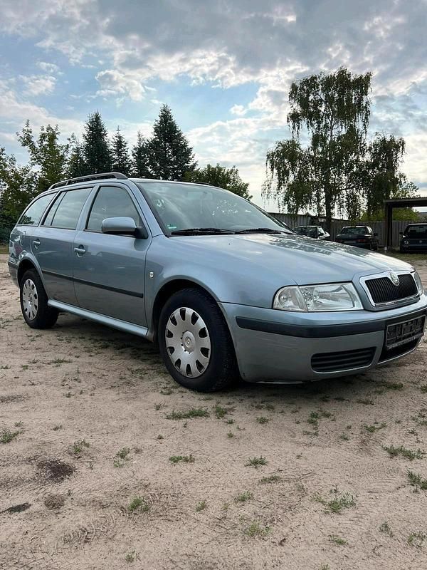 Grau Gebraucht 2004 Skoda Octavia Kombi | 700 € (Superpreis) - Bild 1/4