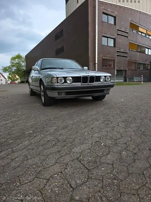 Gebraucht BMW 730 188 PS (138 kW) 1990 Silber Limousine