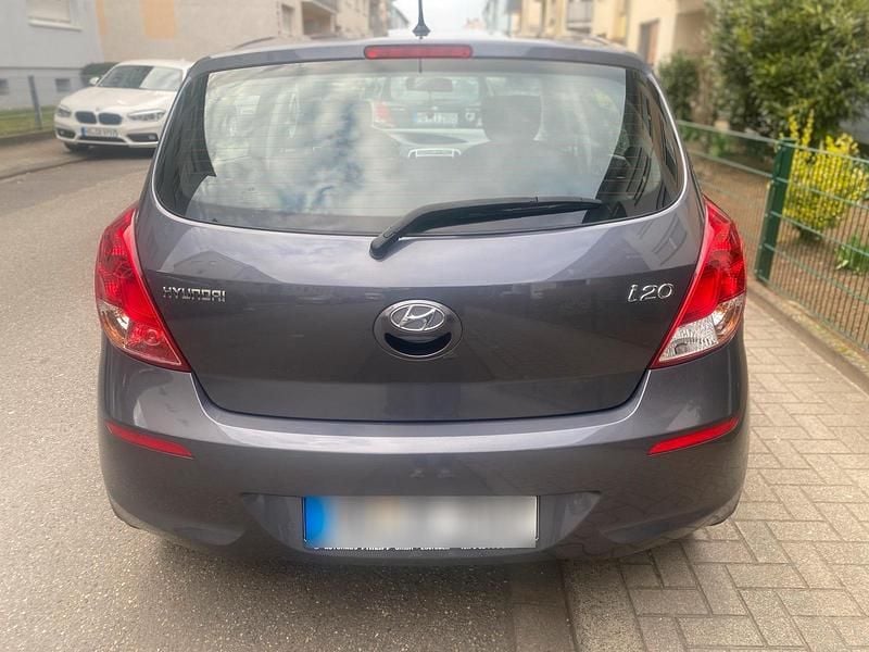 Gebraucht Hyundai i20 86 PS (63 kW) 2014 Grau Kleinwagen