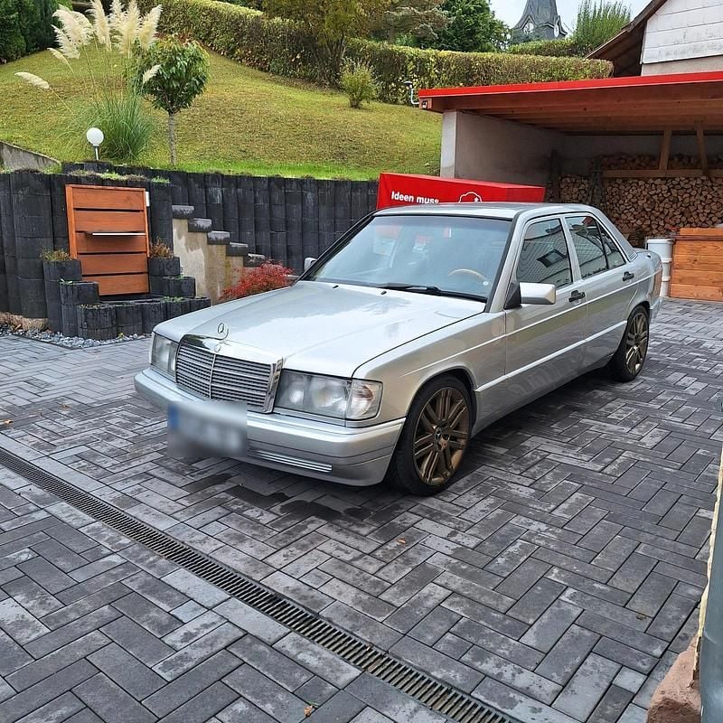 Silber Gebraucht 1993 Mercedes 190 Limousine | 7.500 € - Bild 1/4