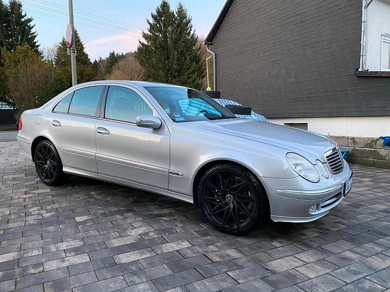 Gebraucht Mercedes E240 Avantgarde 177 PS (130 kW) 2003 Silber Limousine