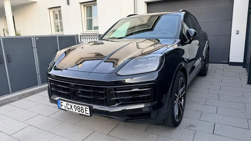 Gebraucht Porsche Cayenne E-Hybrid 470 PS (345 kW) 2024 Schwarz SUV