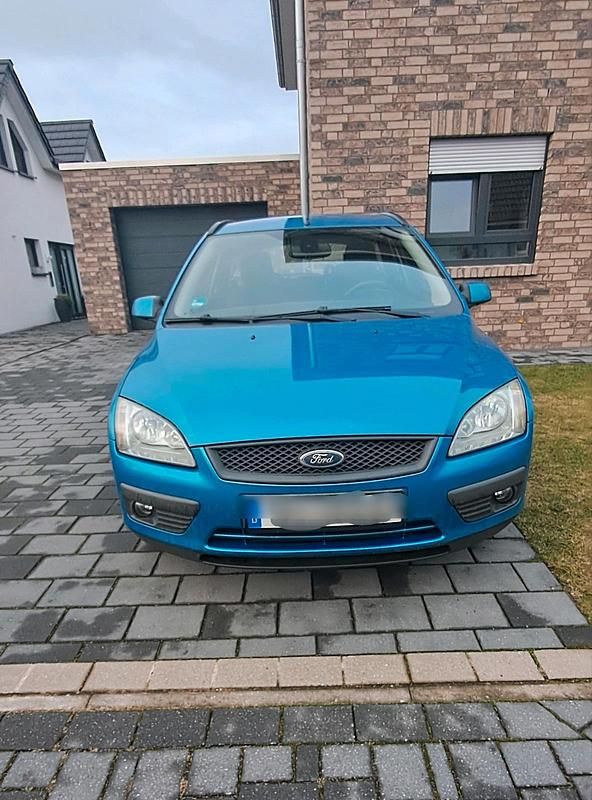 Blau Gebraucht 2005 Ford Focus Kombi | 1.200 € (Teuer) - Bild 1/4