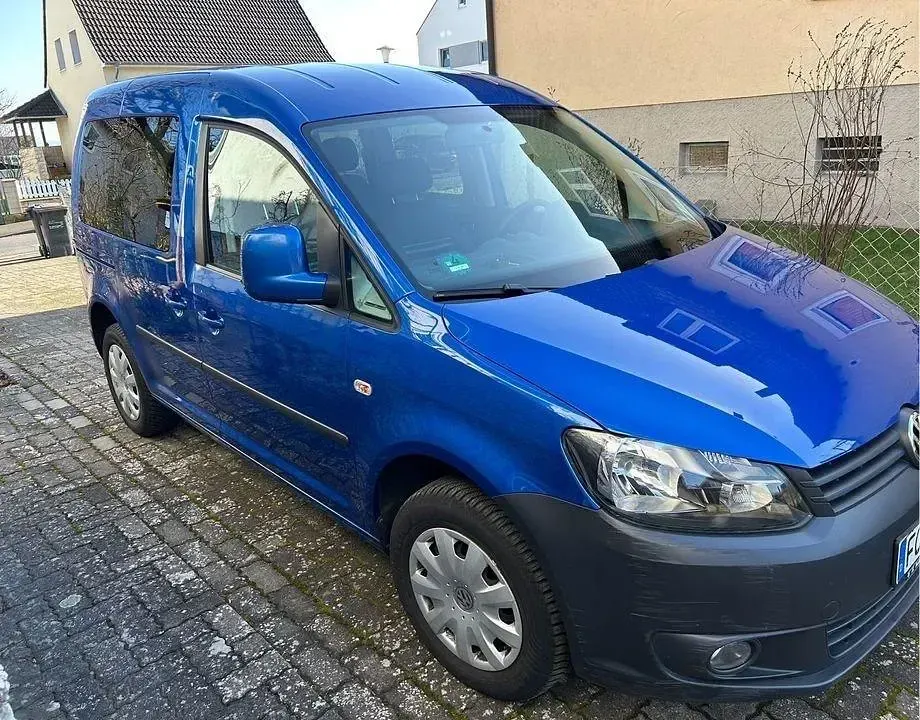 Käytetty VW Caddy 86 HP (63 kW) 2011 Sininen Tila-auto