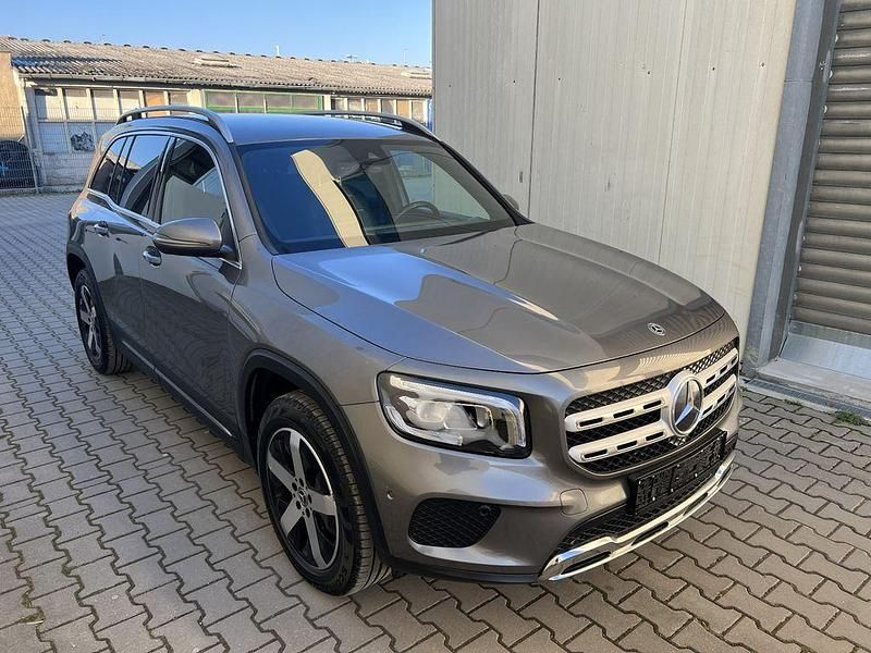Gebraucht Mercedes GLB200 150 PS (110 kW) 2021 Grau SUV