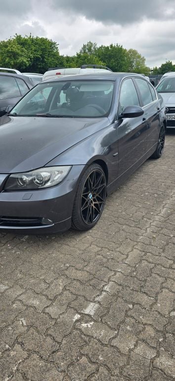 Grau Gebraucht 2005 BMW 325 Sport Line Limousine | 3.800 € (Superpreis) - Bild 1/4