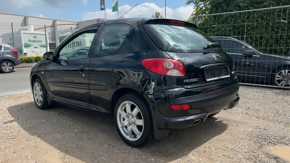 Gebraucht Peugeot 206 60 PS (44 kW) 2010 Kleinwagen