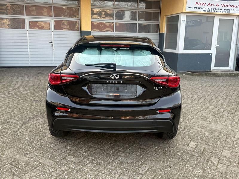 Gebraucht Infiniti Q30 109 PS (80 kW) 2017 Schwarz Limousine