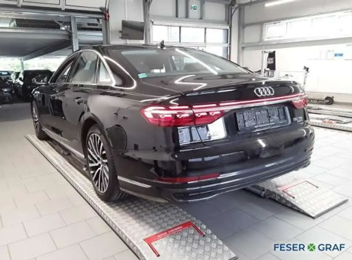 Gebraucht Audi A8 Premium 286 PS (210 kW) 2023 Brillantschwarz Limousine