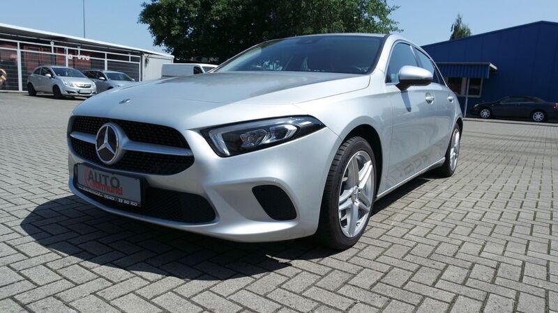 Iridiumsilber metalliclack Gebraucht 2021 Mercedes A200 Progressive Limousine | 18.890 € (Fairer Preis) - Bild 1/4