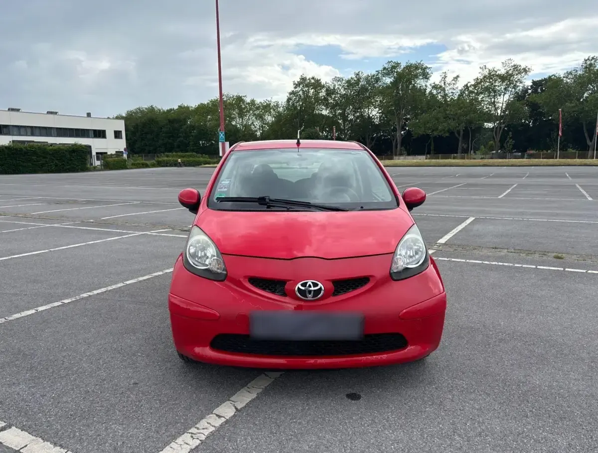 Gebraucht Toyota Aygo 68 PS (50 kW) 2008 Rot Kleinwagen