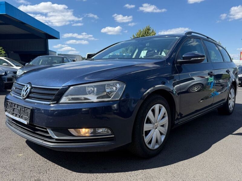 Blau Gebraucht 2012 VW Passat Trendline Kombi | 4.350 € (Guter Preis) - Bild 1/4