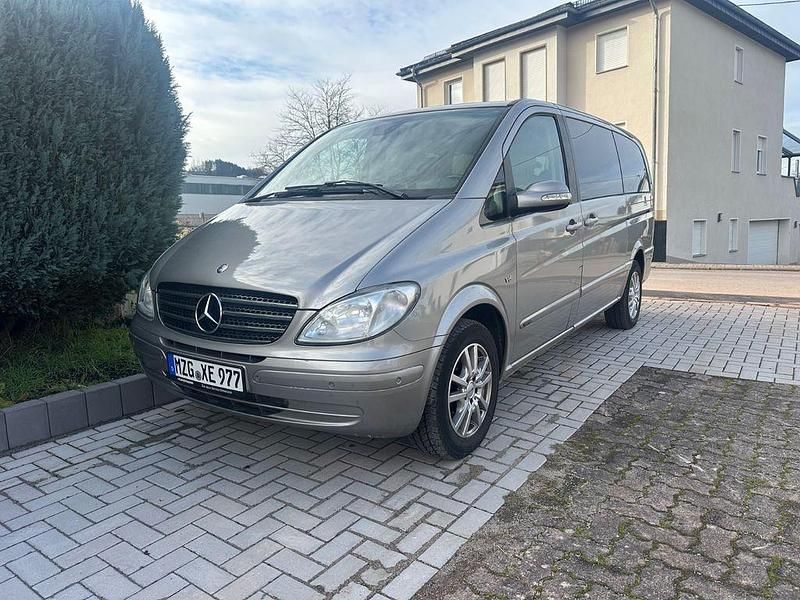 Grau Gebraucht 2009 Mercedes Viano Van / Kleinbus | 9.000 € (Fairer Preis) - Bild 1/4