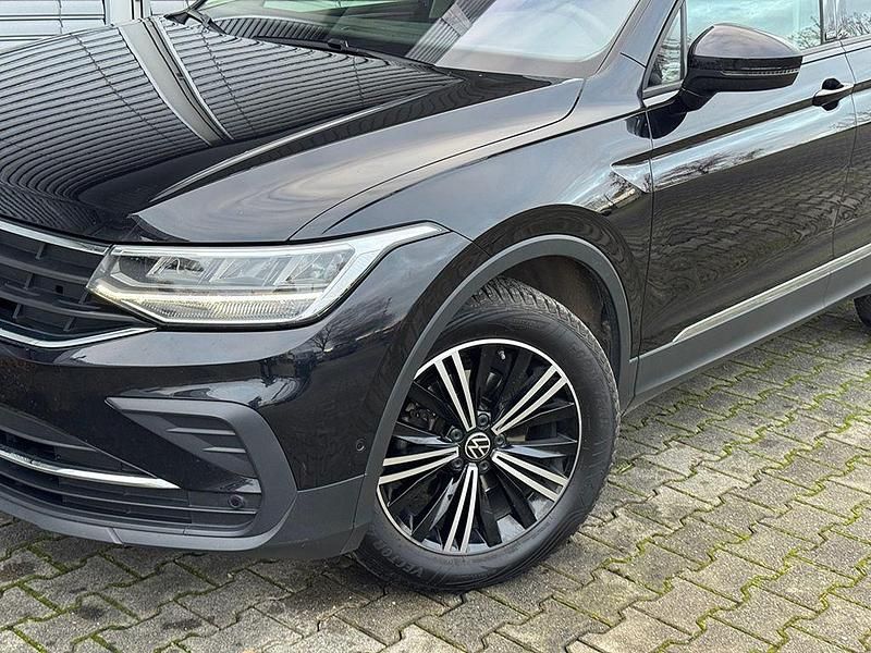 Gebraucht VW Tiguan Active 131 PS (96 kW) 2022 Schwarz SUV
