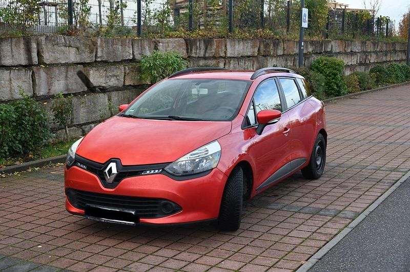 Rot Gebraucht 2013 Renault Clio GrandTour Kombi | 3.800 € - Bild 1/4