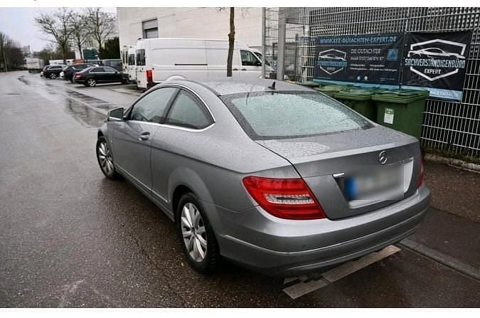 Gebraucht Mercedes C180 156 PS (114 kW) 2011 Silber Coupé