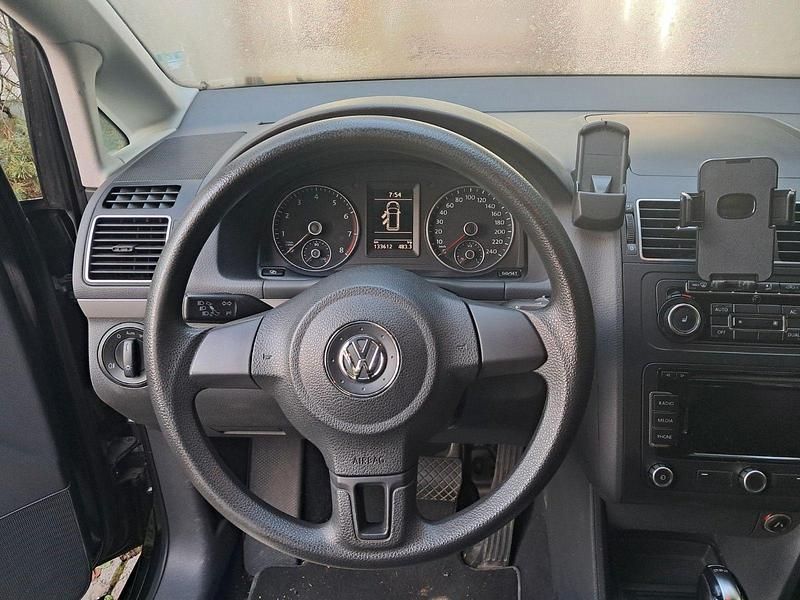 Gebraucht VW Touran Trendline 140 PS (102 kW) 2012 Schwarz Van / Kleinbus