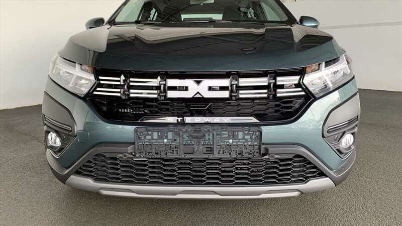 Neu Dacia Sandero Expression 91 PS (66 kW) 2025 Grün Kleinwagen