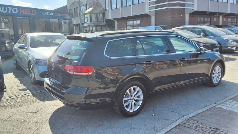 Gebraucht VW Passat Comfortline 150 PS (110 kW) 2018 Schwarz Kombi