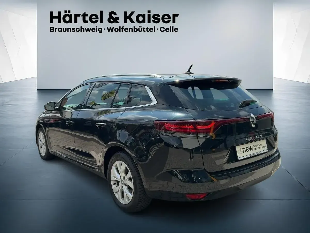 Gebraucht Renault Mégane II Zen 116 PS (85 kW) 2021 Sternenschwarz (schwarz) Limousine