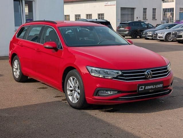 Gebraucht VW Passat Pro 122 PS (89 kW) 2023 Rot Kombi